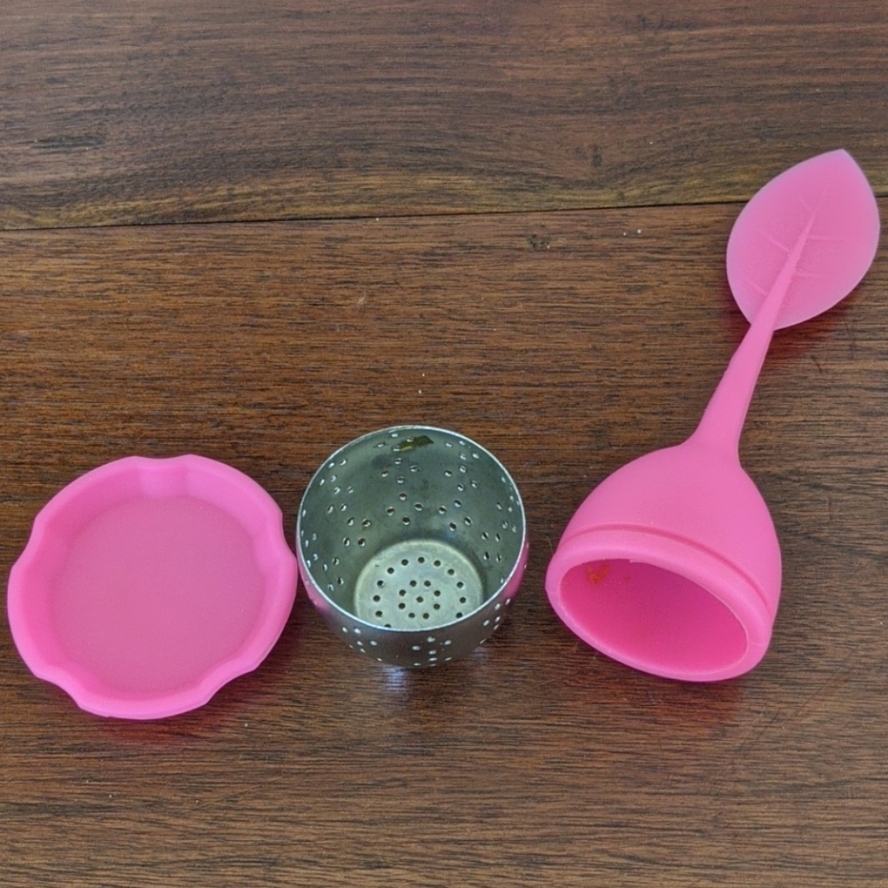 Loose Tea Strainer Infuser - Picture 2 of 3
